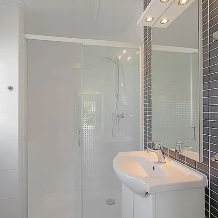 Luttikduin Nr 07 - Aan Zee